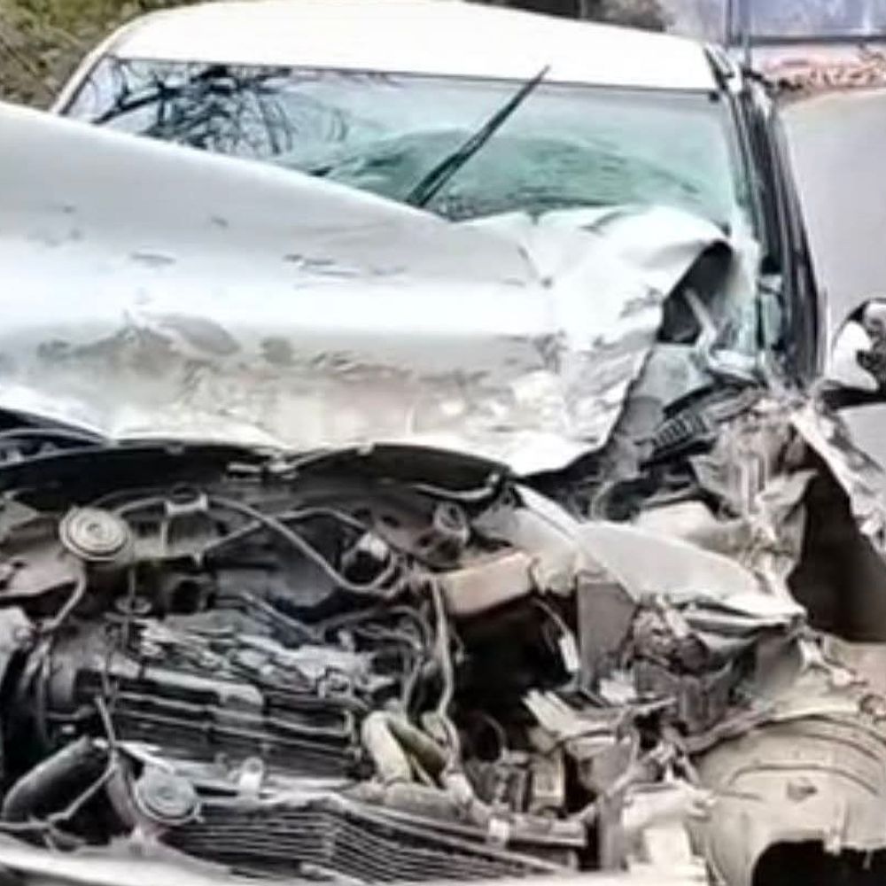 औली से लौट रहे लखनऊ के पर्यटकों डंपर से भिड़ंत:4 गंभीर घायल, एम्स ऋषिकेश रेफर; कार से घूमने आए थे