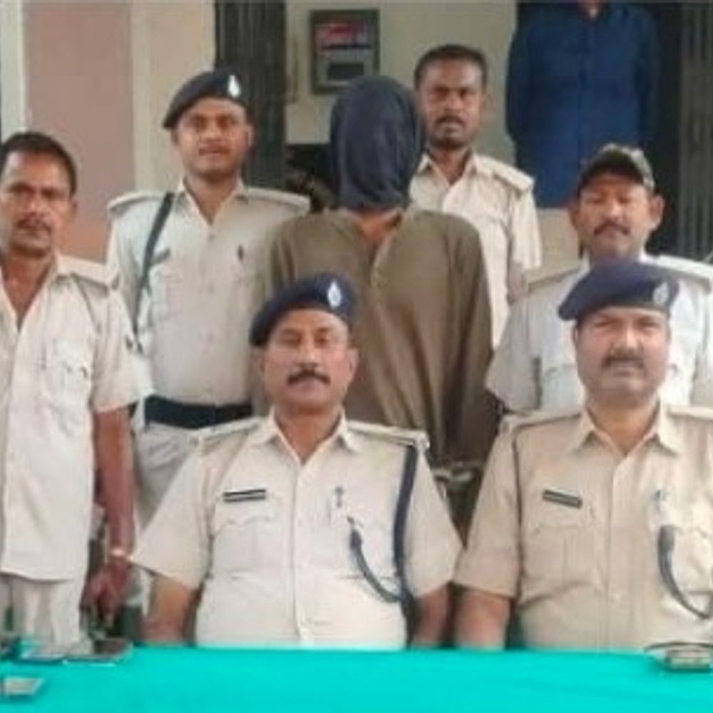 25 हजार का इनामी कुख्यात अपराधी गिरफ्तार:खगड़िया में कई संगीन मामलों में पकड़ से था बाहर