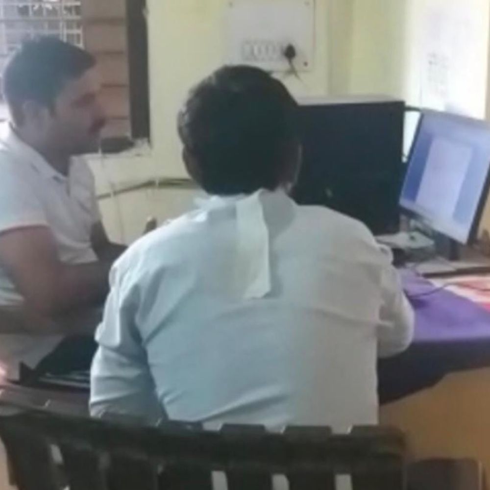 फैक्ट्रीकर्मी का एटीएम कार्ड बदला, खाते से 2.91 लाख उड़ाए:एटीएम में फंसा कार्ड निकालने के बहाने हुई ठगी, 4 माह बाद केस