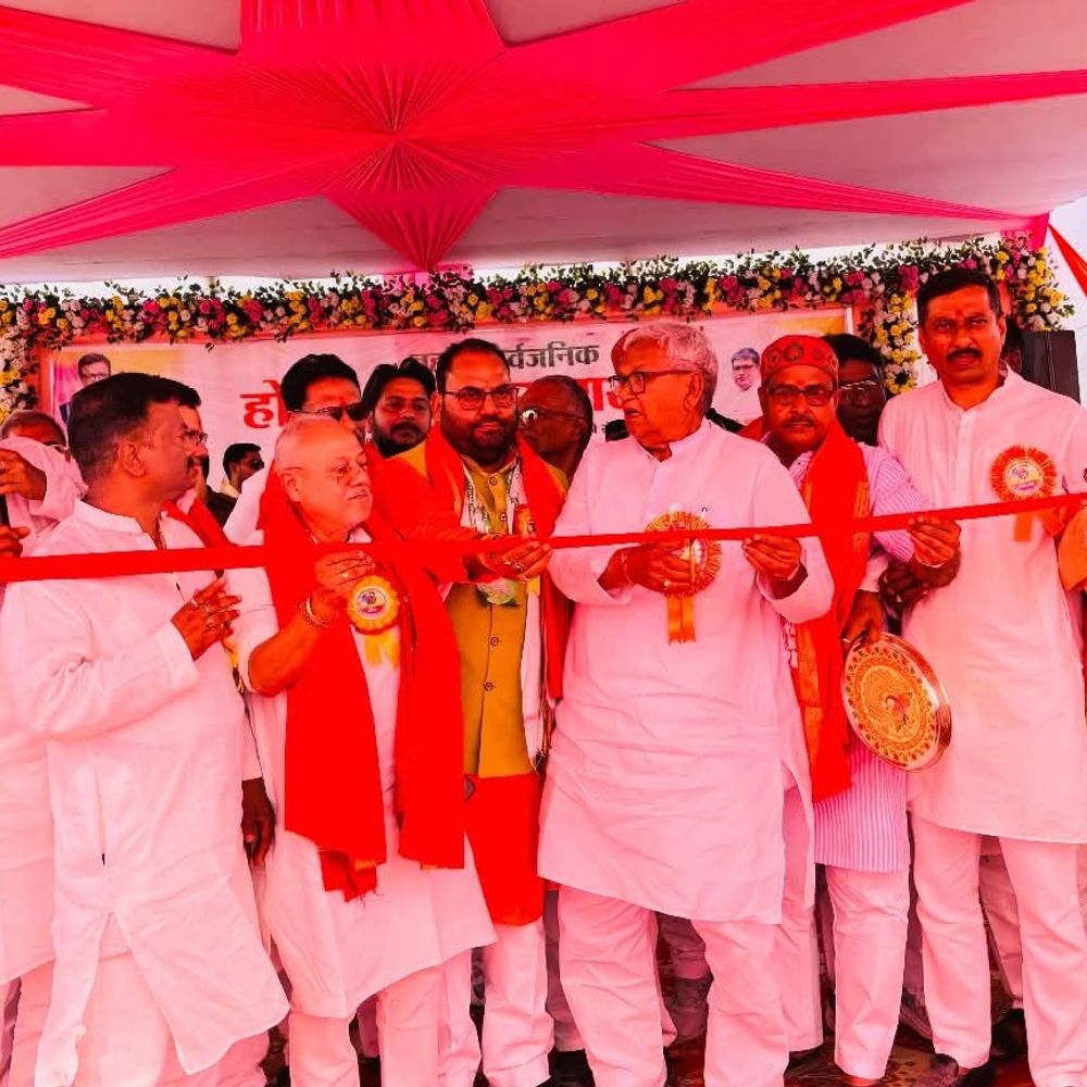 औरंगाबाद में होली मिलन समारोह का आयोजन:अरबिंद अकेला-शिल्पी राज के होली गीत पर झूमे दर्शक, विधायक बोले- अगली बार भी आयोजन होगा