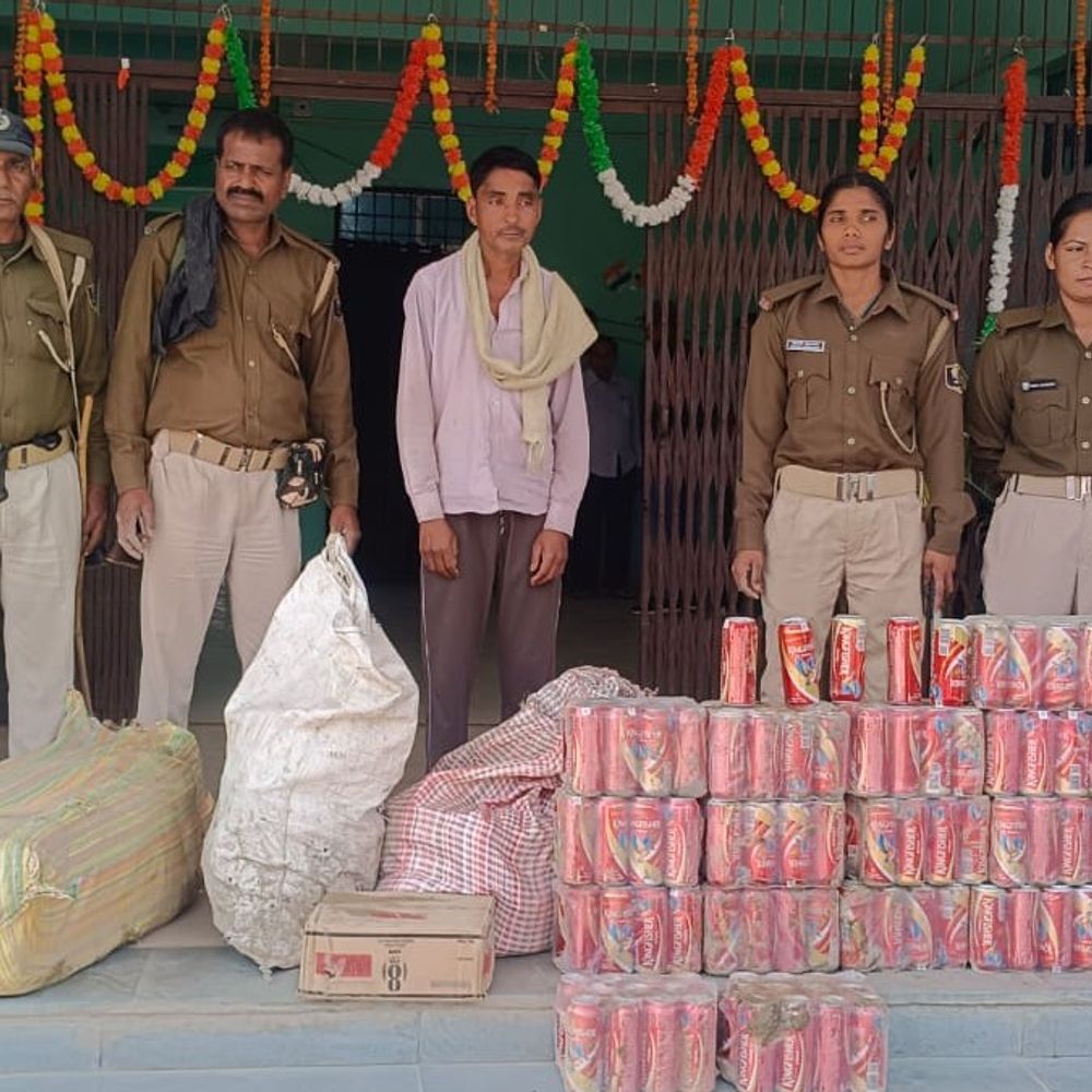 होली से पहले बेतिया में अवैध शराब पर बड़ी कार्रवाई:2900 किलो जावा महुआ, 255 लीटर चुलाई शराब जब्त; कई गिरफ्तार, भट्टियां ध्वस्त