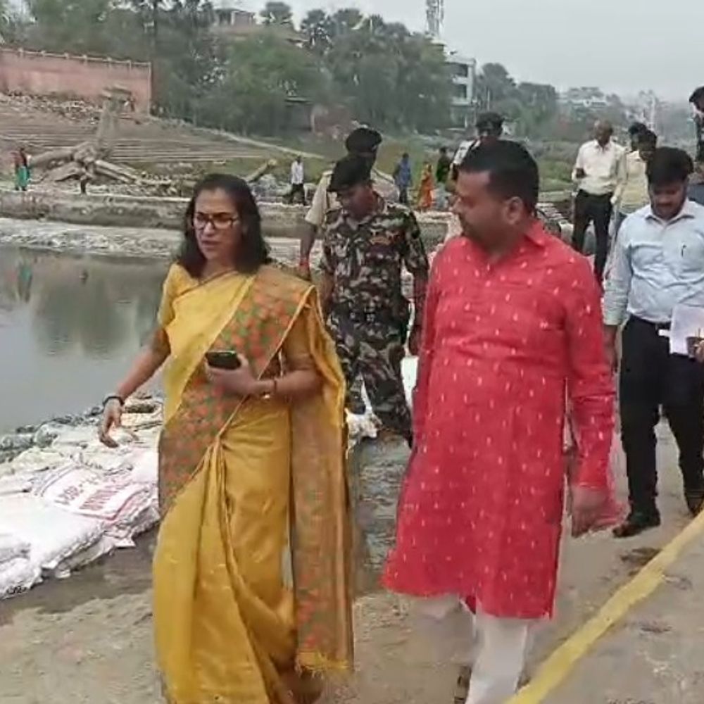 जहानाबाद डीएम ने छठ घाटों का निरीक्षण किया:व्रतियों के लिए चेंजिंग रूम की व्यवस्था, गोताखोरों की तैनाती