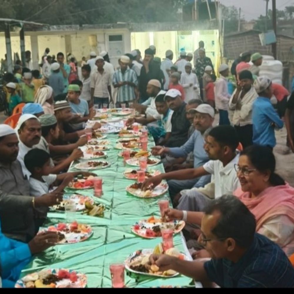 अझौर पंचायत के वार्ड 3 में इफ्तार पार्टी का आयोजन:आपसी भाईचारा और सामाजिक सौहार्द का संदेश दिय़ा गया