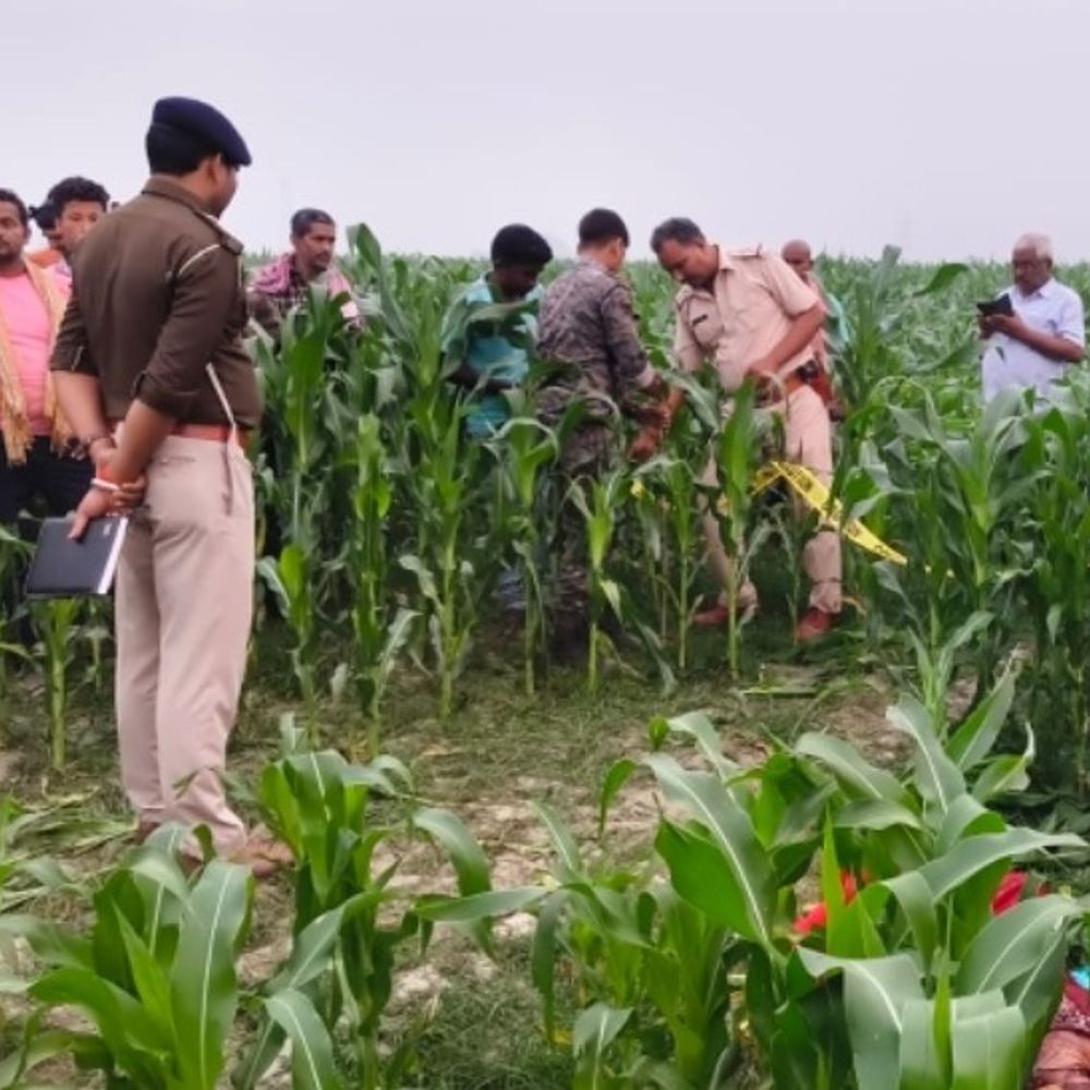 सहरसा में मक्का के खेत से विवाहिता का शव मिला:गर्दन में गोली के निशान; घास लाने निकली थी, पुलिस जांच में जुटी