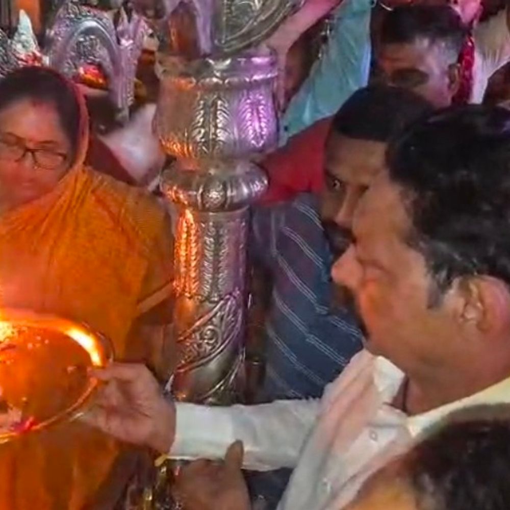 जेल से रिहा होते ही अनंत सिंह बड़हिया पहुंचे:जगदम्बा मंदिर में पूजा, समर्थकों का जोरदार स्वागत, पहला सार्वजनिक कार्यक्रम