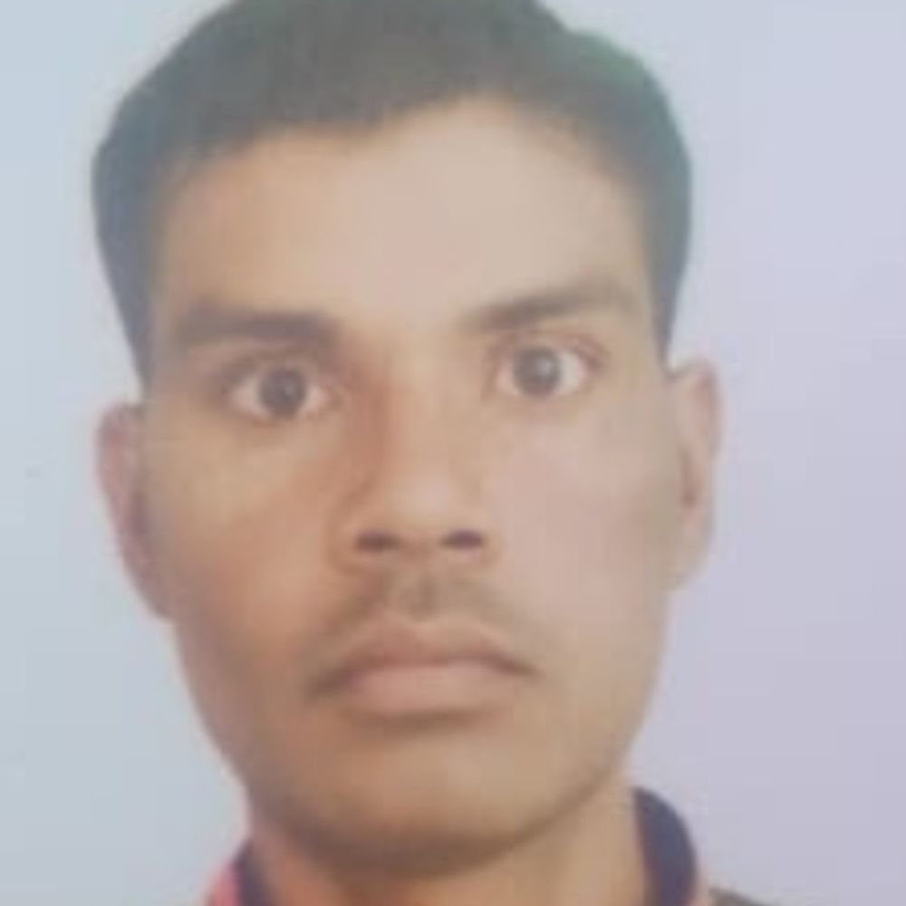 बाइक और वैन की टक्कर में युवक की मौत:पत्नी और चाची घायल, दोनों को लेकर लघु उद्योग केंद्र जा रहा था