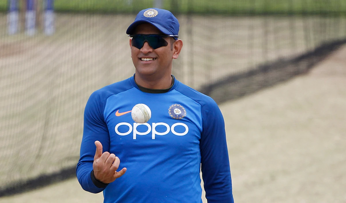 Dhoni ने तोड़ा दो साल का मौन! Team India की जीत पर Gautam Gambhir से बोले- ‘कोच साहब, हंसते हुए अच्छे लगते हो!