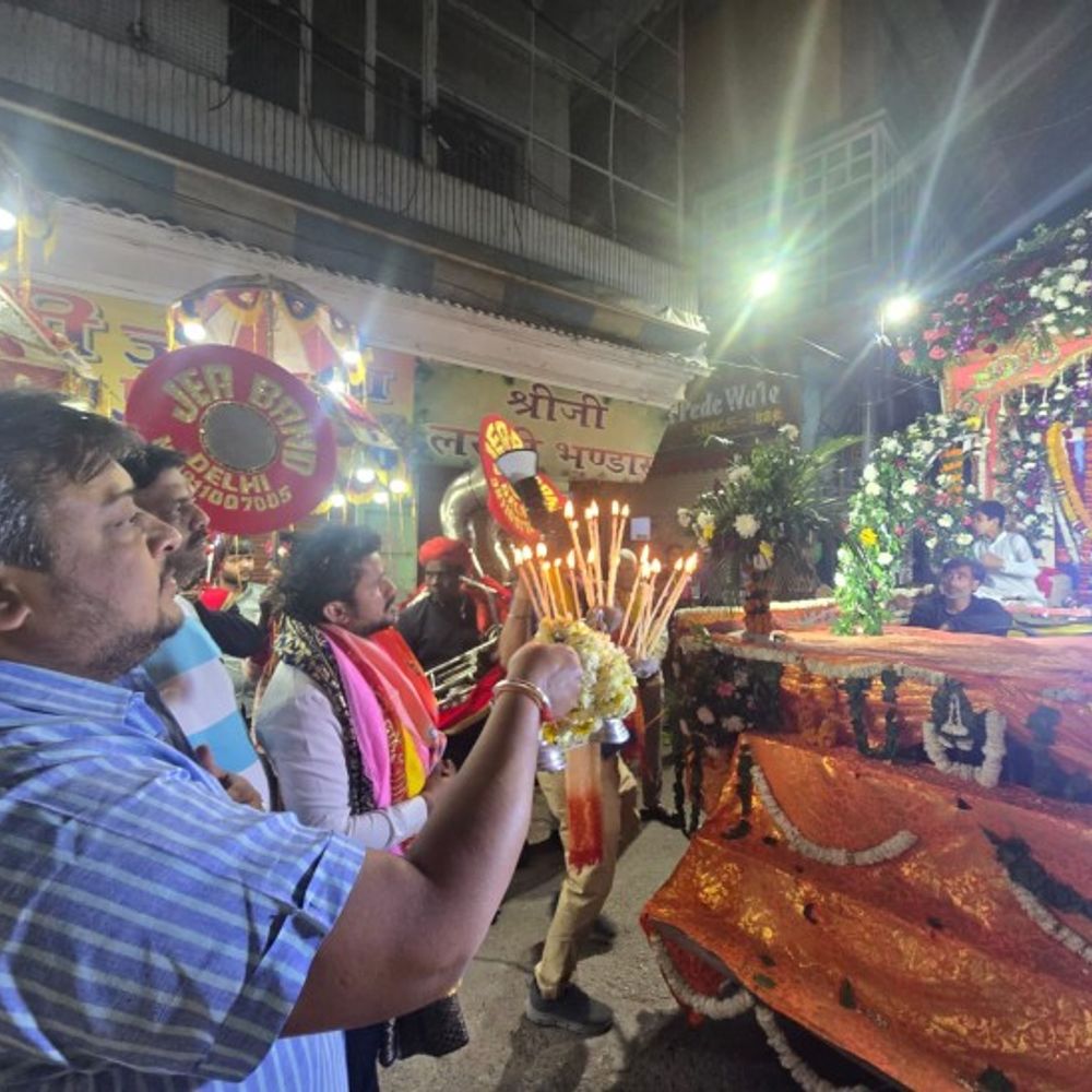 वृंदावन में निकली महृषि गौतम शोभायात्रा:दो दर्जन से ज्यादा झांकियां हुईं शामिल, शहर वासियों ने किया जगह जगह पर स्वागत
