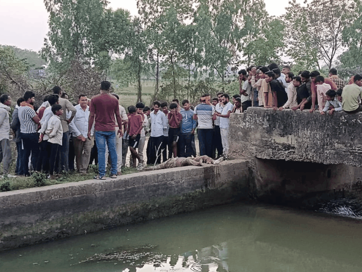 रोहतास में दो बाइकों की टक्कर, तीन की मौत:गौरा नहर से दो शव बरामद, सूचना पर पहुंची पुलिस; नेशनल हाईवे-319 पर हुआ हादसा