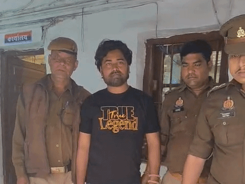 नई सड़क में वर्चस्व को लेकर युवक पर हमला, अरेस्ट:पत्नी के साथ खरीददारी कर लौट रहा था युवक, लंबे समय से चल रही है रंजिश