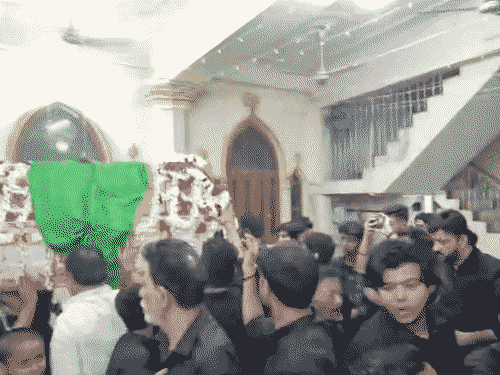 इमाम अली की याद में दालमंडी से उठा जुलूस:वाराणसी की फिजा में गूंजी सदा ए या अली, अजादारों ने की सीनाजनी