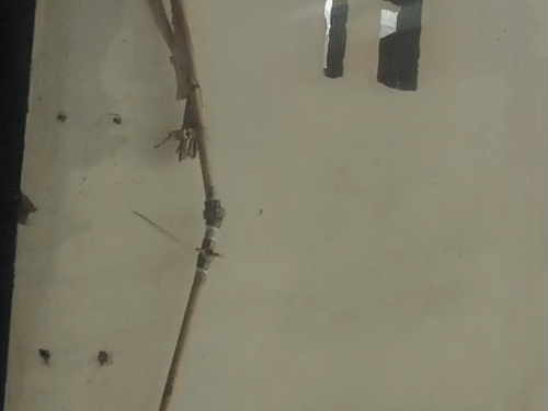 डंपर की ठोकर से टूटी PNG पाइप लाइन:गैस का रिसाव होने से मचा हड़कंप; मौके पर पहुंची फायर ब्रिगेड की टीम