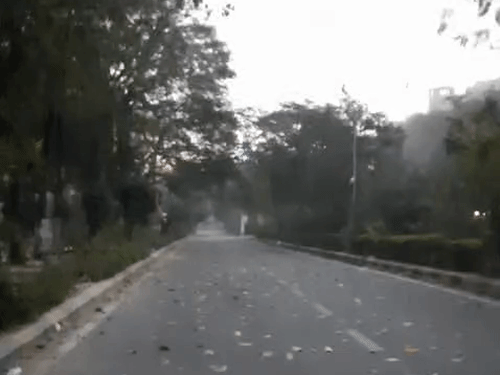 लखनऊ में सुबह से चली धूलभरी आंधी, घने बादल छाए:बूंदाबांदी हुई, 5 डिग्री सेल्सियस तक गिरेगा पारा; मौसम विभाग का यलो अलर्ट