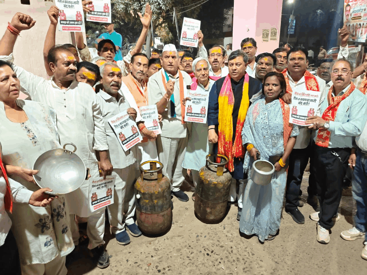 कानपुर में खाली कुकर-कढ़ाई लेकर कांग्रेस का प्रदर्शन:गैस किल्लत और महंगाई पर सरकार को घेरा, बोले- सरकार गैस की कालाबाजारी रोके
