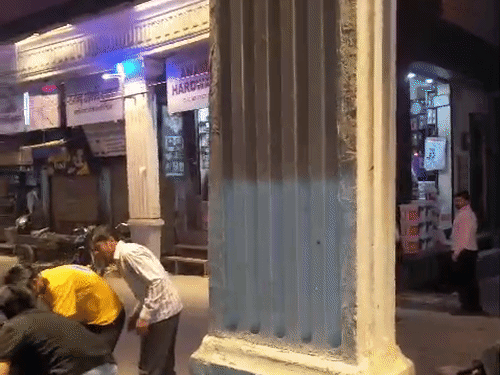 भाजपा नेताओं की फायरिंग का वीडिया वायरल:अलीगढ़ में 12 मार्च को हुआ गैंगवार, 23 सेकंड में भरे बाजार चलीं 12 गोलियां