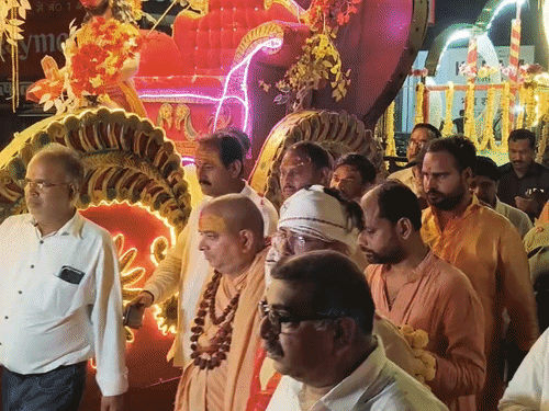 हिंदू नववर्ष और नवरात्रि के अवसर पर शोभायात्रा निकाली:मैनपुरी में सड़कों पर उतरी आस्था की झलक, जुलूस बना संस्कृति का संदेशवाहक