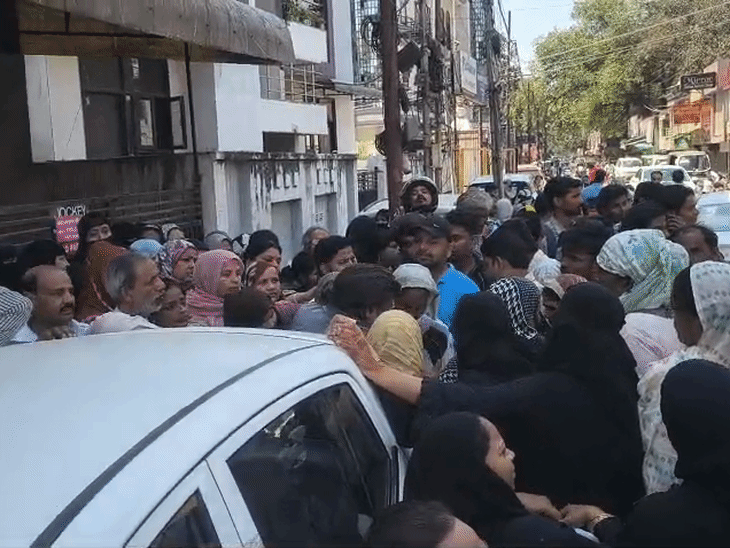 कानपुर में गैस एजेंसी बंद-लिखा गैस की गाड़ी नहीं आएगी:लोग बोले- 15 दिनों से घर में गैस नहीं है, गैस एजेंसियों पर हो रही वसूली