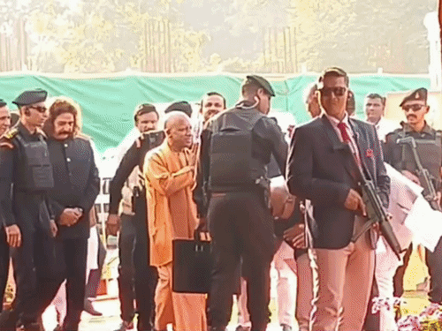 आज वासंती वार्षिक महोत्सव में CM योगी शामिल होंगे:गोरखपुर के भारत सेवा आश्रम में बंगाली रीती-रिवाज से होती है दुर्गा पूजा