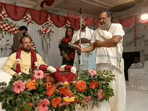 ‘पछतावा अतीत को नहीं बदल सकता और चिंता भविष्य को’:अयोध्या में स्वामी प्रभंजनानंद शरण बोले- विचलित हुए बिना आगे बढ़ें