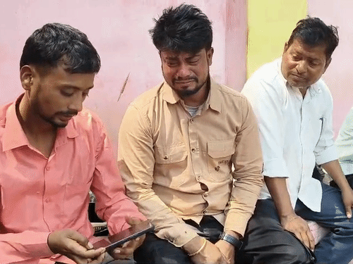 कल्याणपुर में सांड के हमले से अधेड़ ने दम तोड़ा:कानपुर IIT कैंपस में हुआ हादसा, बीच-बचाव करने में साथी घायल, हैलट में भर्ती