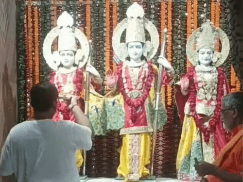 गीता वाटिका में धूमधाम से मना राम जन्मोत्सव:भक्ति में डूबे श्रद्धालु, जय श्रीराम की उद्घोष से गूंजा परिसर