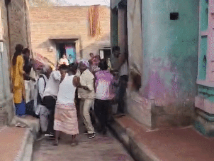 हरदोई में ससुराल में दामाद की पिटाई, VIDEO:होली मिलने गए युवक व परिजनों से मारपीट, गाड़ी भी तोड़ी