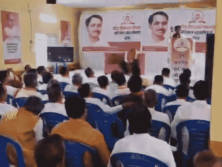 ‘हमारे नेता सायरन से जनता को डराते हैं’:राजगढ़ में प्रशिक्षण शिविर में भाजपा नेता बोले- समय आएगा तो जनता तुमको बजा देगी