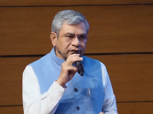 केंद्र से UDAN 2.0 योजना को मंजूरी, 100 एयरपोर्ट बनेंगे:इमिग्रेशन, वीजा और विदेशी नागरिक ट्रैकिंग से जुड़ी IVFRT योजना 5 साल के लिए बढ़ी