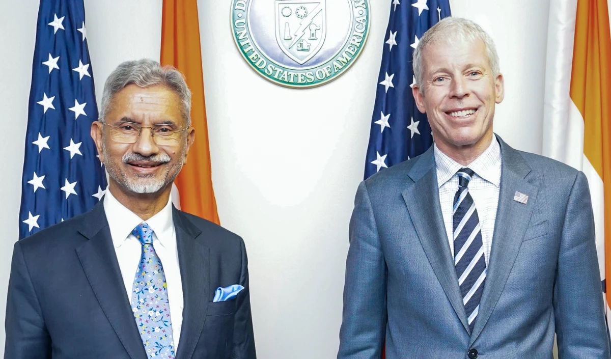 Global Oil Crisis: अमेरिका ने भारत को दी रूसी तेल खरीदने की ‘विशेष छूट’, कहा- ‘समुद्र में फंसे स्टॉक को जल्द बाज़ार में लाएं’