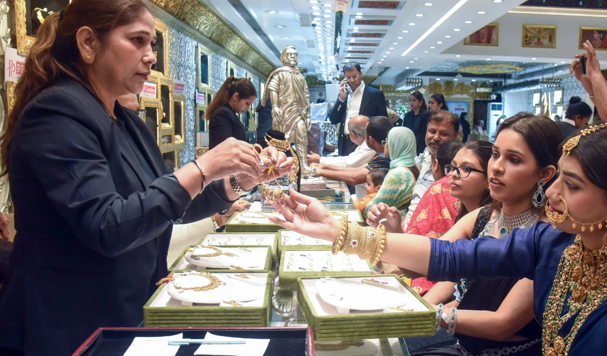 Global Market में हलचल से सोना-चांदी रॉकेट, Silver में ₹11,250 की तूफानी तेजी