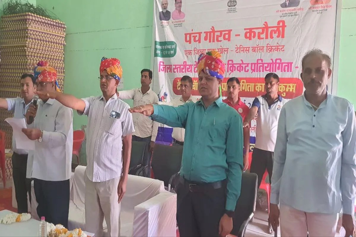 टेनिस बॉल क्रिकेट का आगाज, खिलाड़ी दिखा रहे खेल कौशल