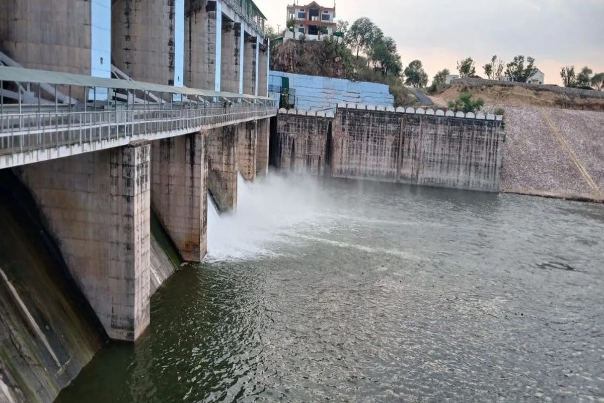 भगवान महावीरजी के अभिषेक के लिए पांचना बांध से गंभीर नदी में छोड़ा पानी