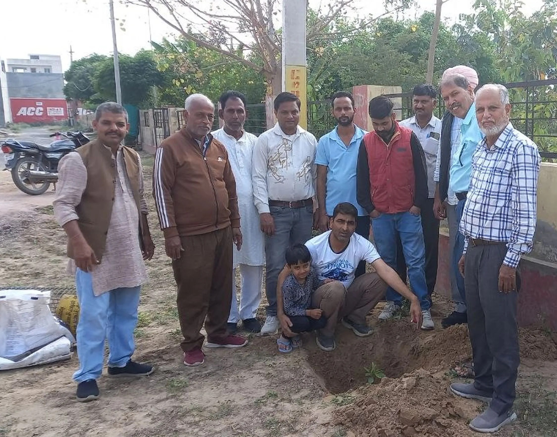 पत्रिका संस्थापक स्व. कर्पूर चंद्र कुलिश जी की स्मृति में लगाए पौधे