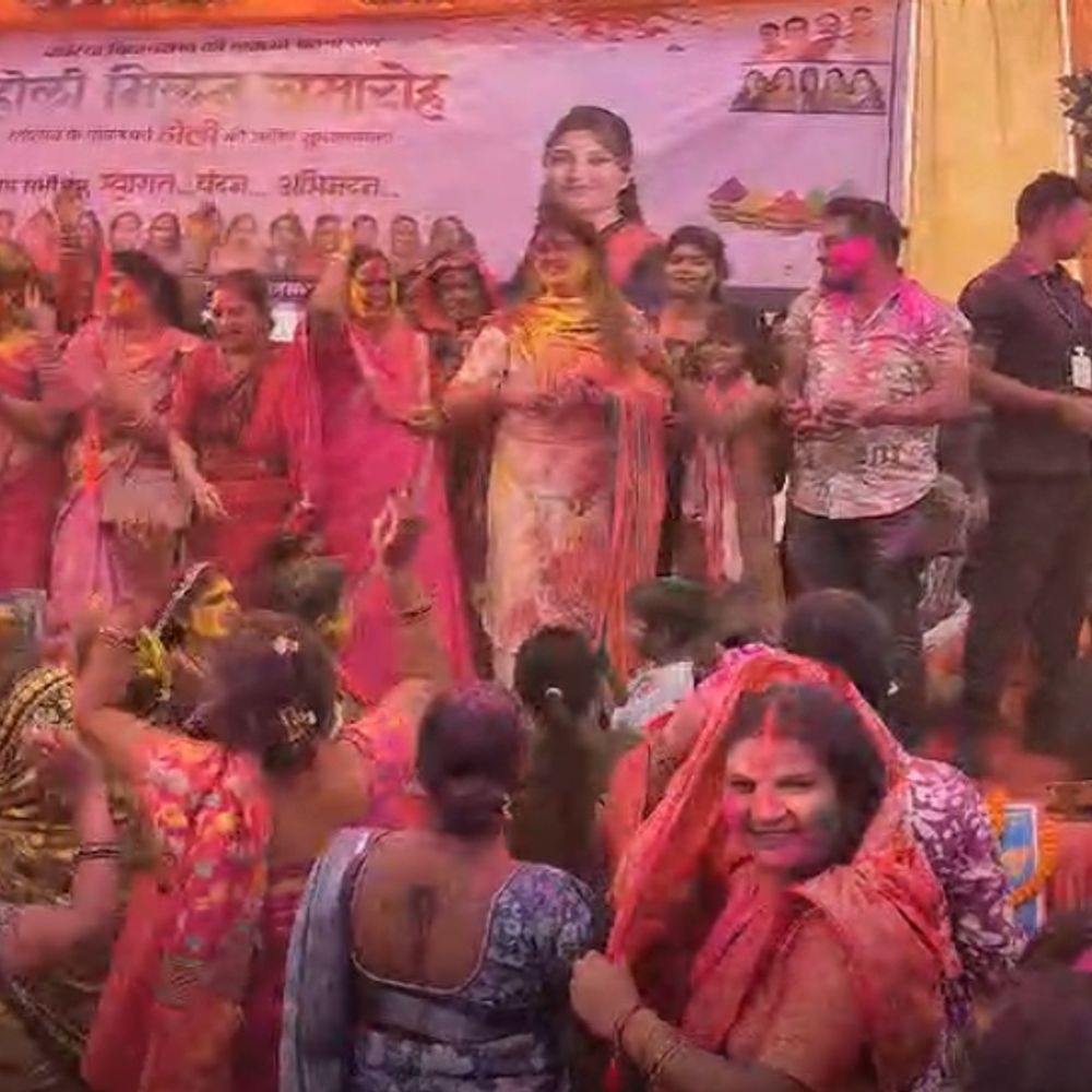 भावना बोहरा ने महिला मोर्चा संग होली खेली:विधायक ने दी शुभकामनाएं, कहा-स्नेह-भाईचारे का प्रतीक है रंगों का त्योहार, बड़ी संख्या में म​हिलाएं हुईं शामिल