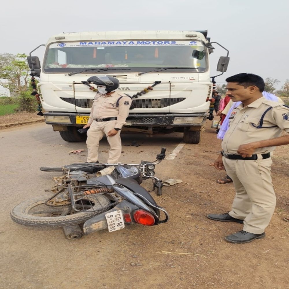 बिलासपुर में सड़क हादसे में 2 मौत:हाईवा की टक्कर से उछलकर पहिए के नीचे आई नाबालिग;इधर बस के कुचलने से छात्र ने तोड़ा दम