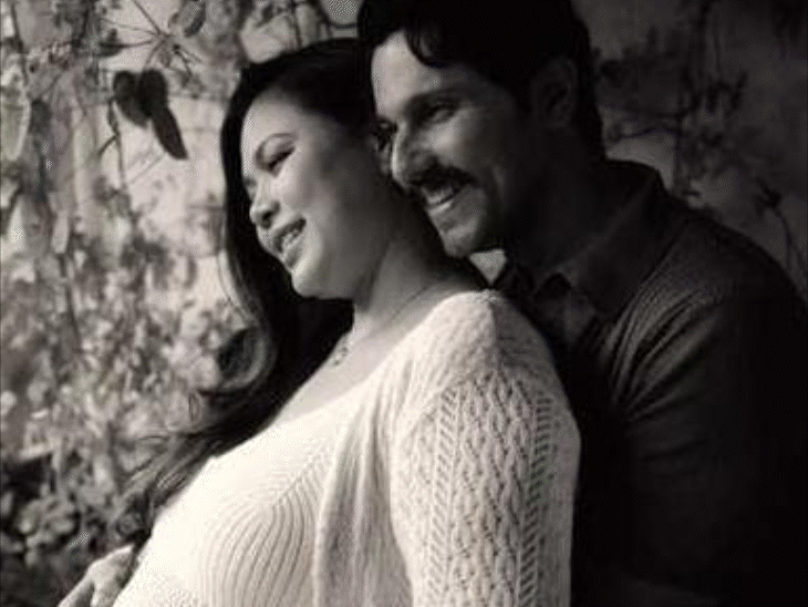 रणदीप हुड्डा और लिन लैशराम का मैटरनिटी फोटोशूट:बेबी बंप फ्लॉन्ट करती दिखीं लिन, तस्वीरों में दिखा कपल का रोमांटिक अंदाज, फैंस दे रहे बधाइयां