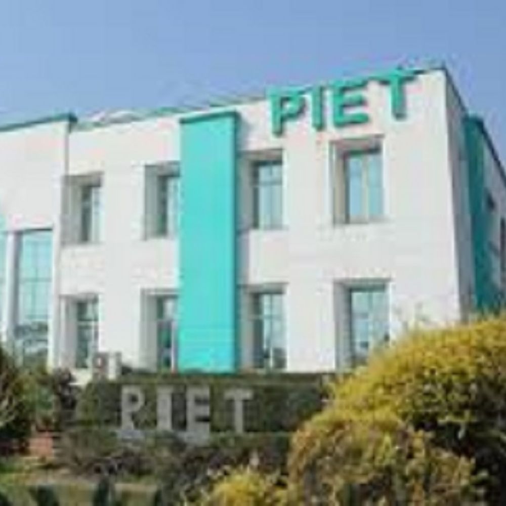 पानीपत के PIET कॉलेज में घुसा शातिर चोर:स्टाफ के बैग से उड़ाए पर्स और दस्तावेज, कई विभागों में घूमा