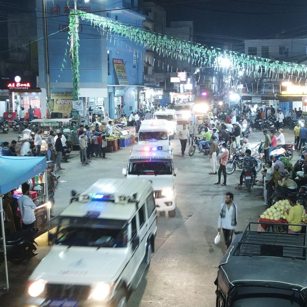 होली-रमजान से पहले छिंदवाड़ा में पुलिस का फ्लैग मार्च:शांति और सौहार्द्र के साथ त्योहार मनाने की अपील; भ्रमक खबर न फैलाने की अपील