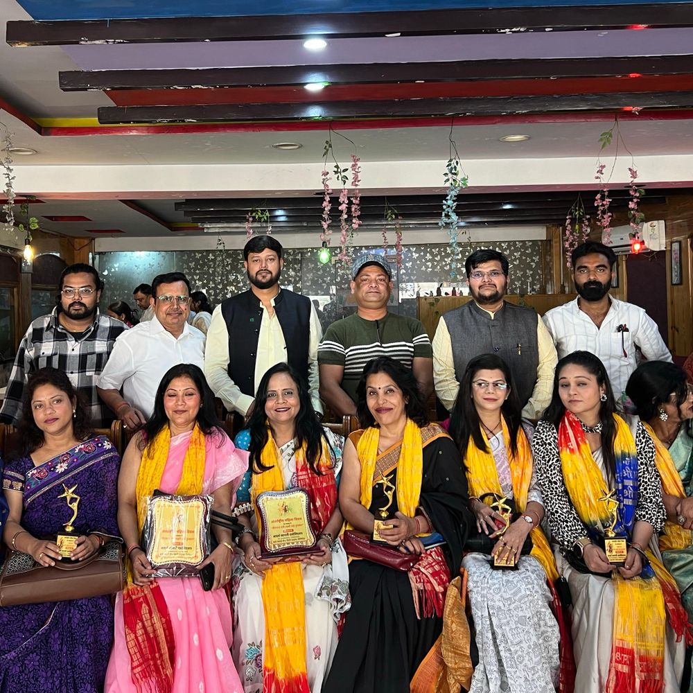 लखनऊ में 251 महिलाओं को मिला रानी लक्ष्मीबाई सम्मान:आदर्श व्यापारी एसोसिएशन ने किया सम्मान, आकाश बोले- हर जगह महिलाओं का सम्मान जरूरी