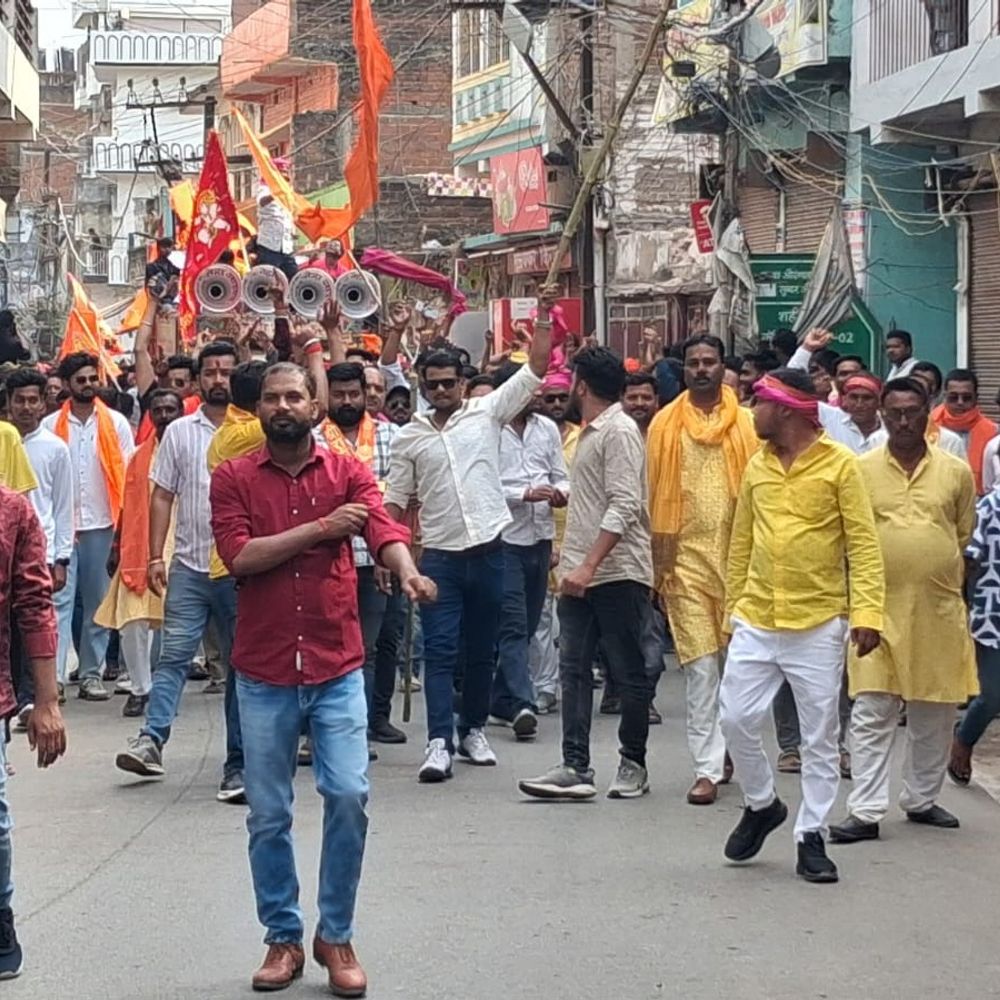 औरंगाबाद में रामनवमी पर पैदल संपर्क यात्रा:कल आयोजित होने वाली जुलुस में शामिल होने का दिया आमंत्रण, जय श्री राम के नारे से गूंजा इलाका