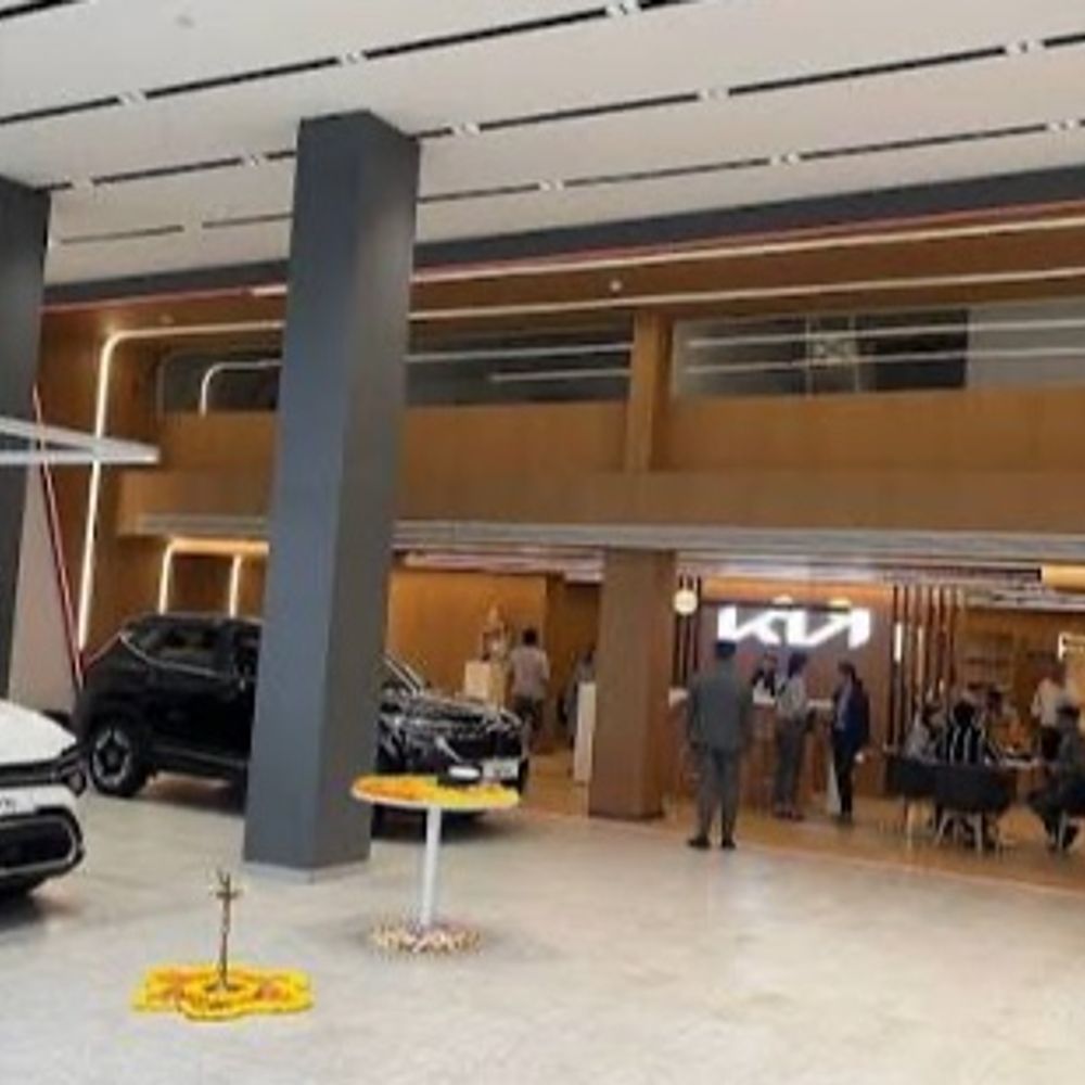 लुधियाना में किया शोरूम में करोड़ों के गबन की आशंका:ऑडिट में खुला राज,लेडी कैशियर ने UTR नंबर से डकारे ग्राहकों के पैसे ,पुलिस ने दर्ज किया मामला