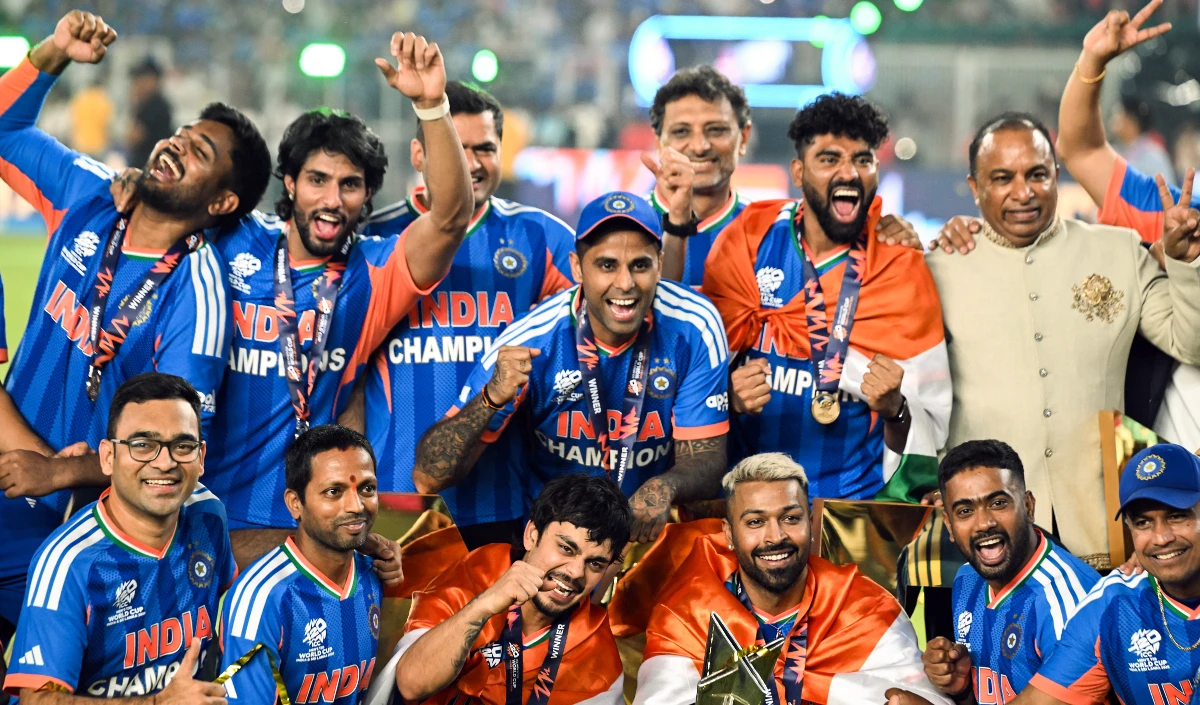 IND vs NZ Final | इंटरनेट पर छाया खाकी का जलवा! दिल्ली और अहमदाबाद पुलिस के बीच छिड़ी ‘मज़ेदार’ जंग!