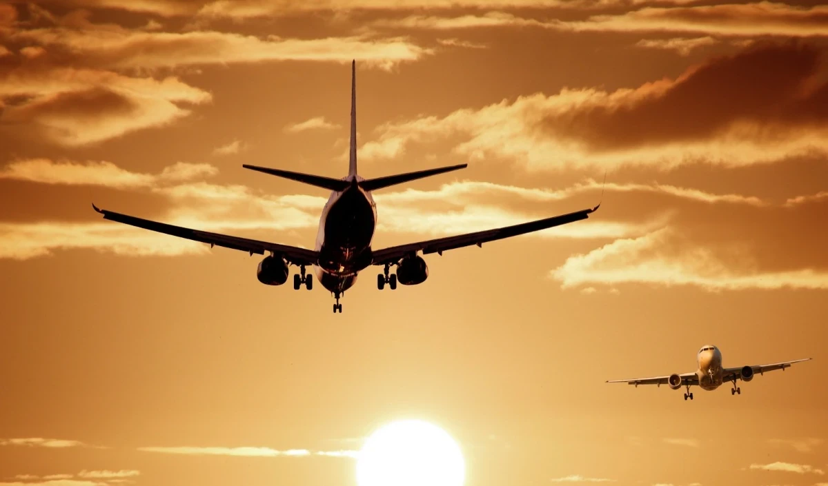 Middle East संकट से Air India-IndiGo बेहाल, 30% बढ़ी लागत, कई International Flights हुईं रद्द