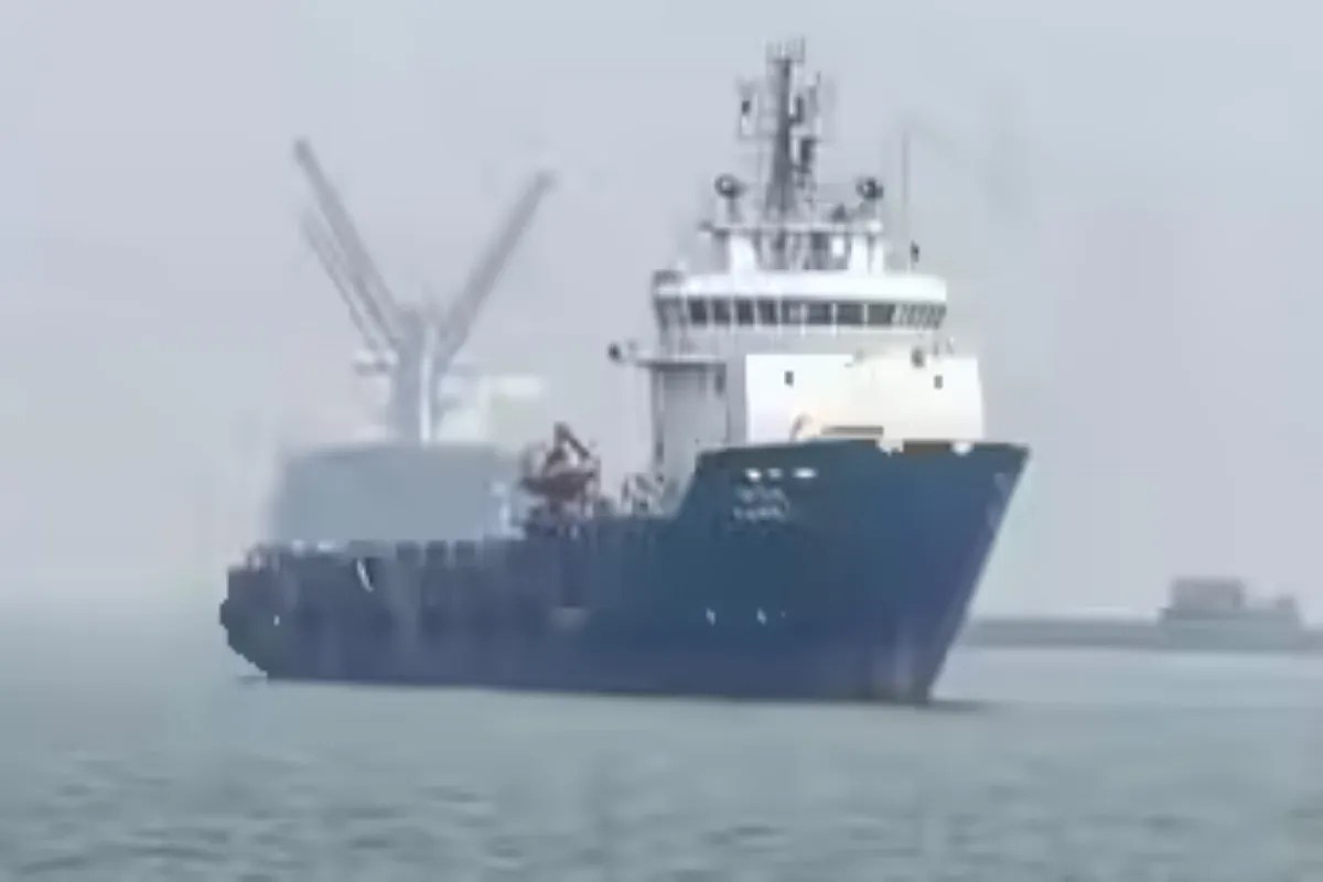 US-Israel-Iran War: होर्मुज स्ट्रेट एक महीने और बंद रहा तो 150 डॉलर प्रति बैरल पहुंच सकती है तेल की कीमतें