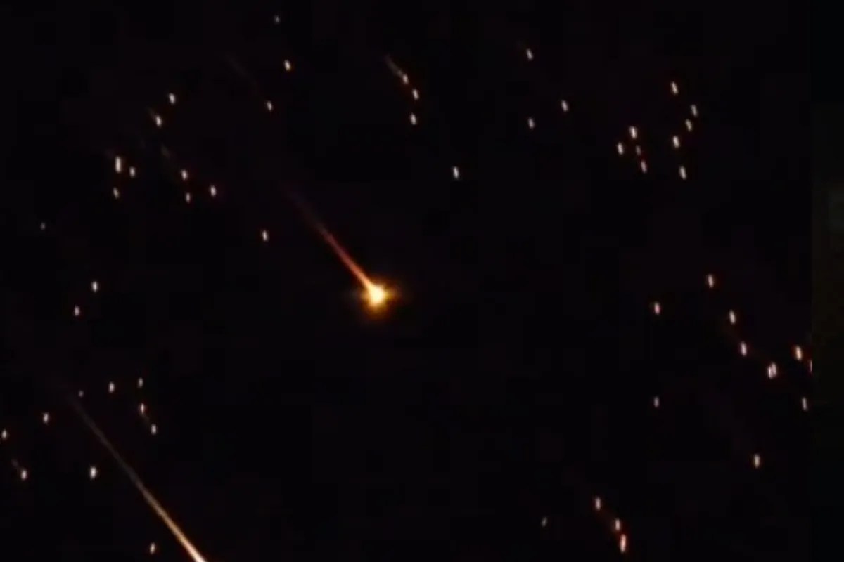 ईरान ने तेल अवीव पर दागीं मिसाइलें, 2 लोगों की मौत