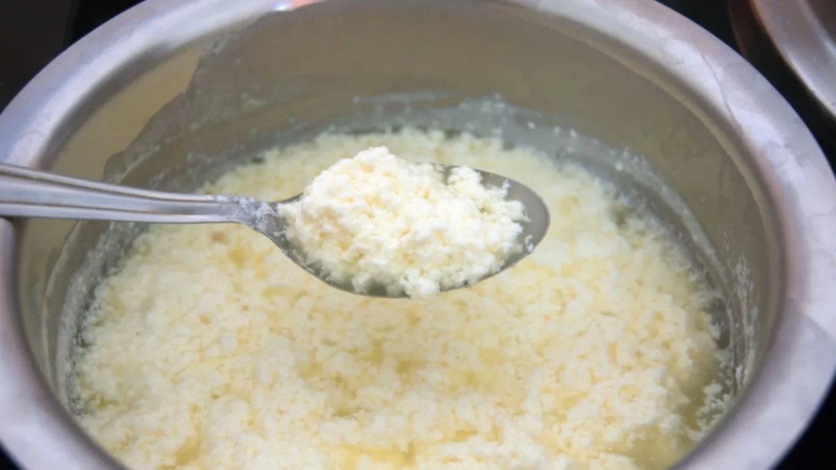 बढ़ती गर्मी में दूध के बार बार फटने से आप भी हैं परेशान तो आज़माए ये उपाय, बिना फ्रिज के भी घंटों तक सही रहेगा