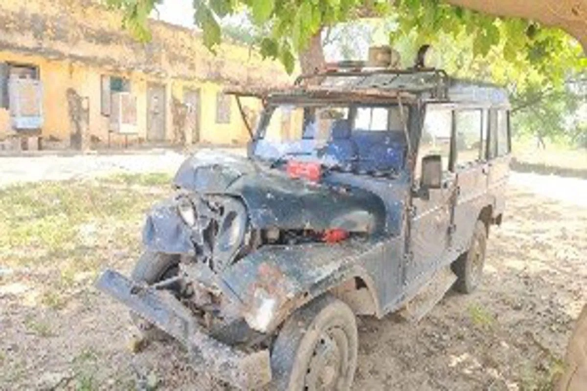 रेत से भरे ट्रैक्टर-ट्रॉली ने पुलिस जीप को मारी टक्कर, सिपाही जख्मी, आरोपी गिरफ्तार