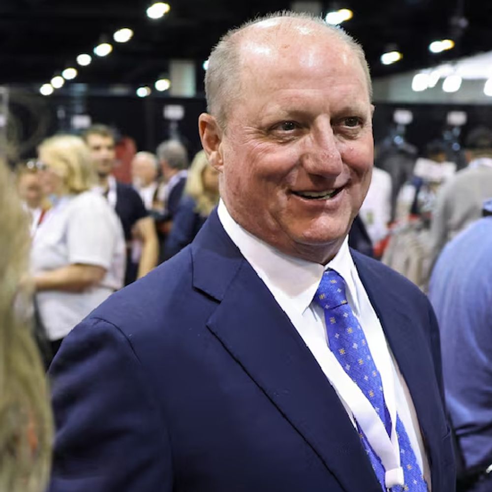 एबेल ने लिखा – बफे की विरासत संभालना सबसे कठिन:निवेशक बफे के उत्तराधिकारी और बर्कशायर के सीईओ का पहला रिजल्ट; कमाई 29% घटी