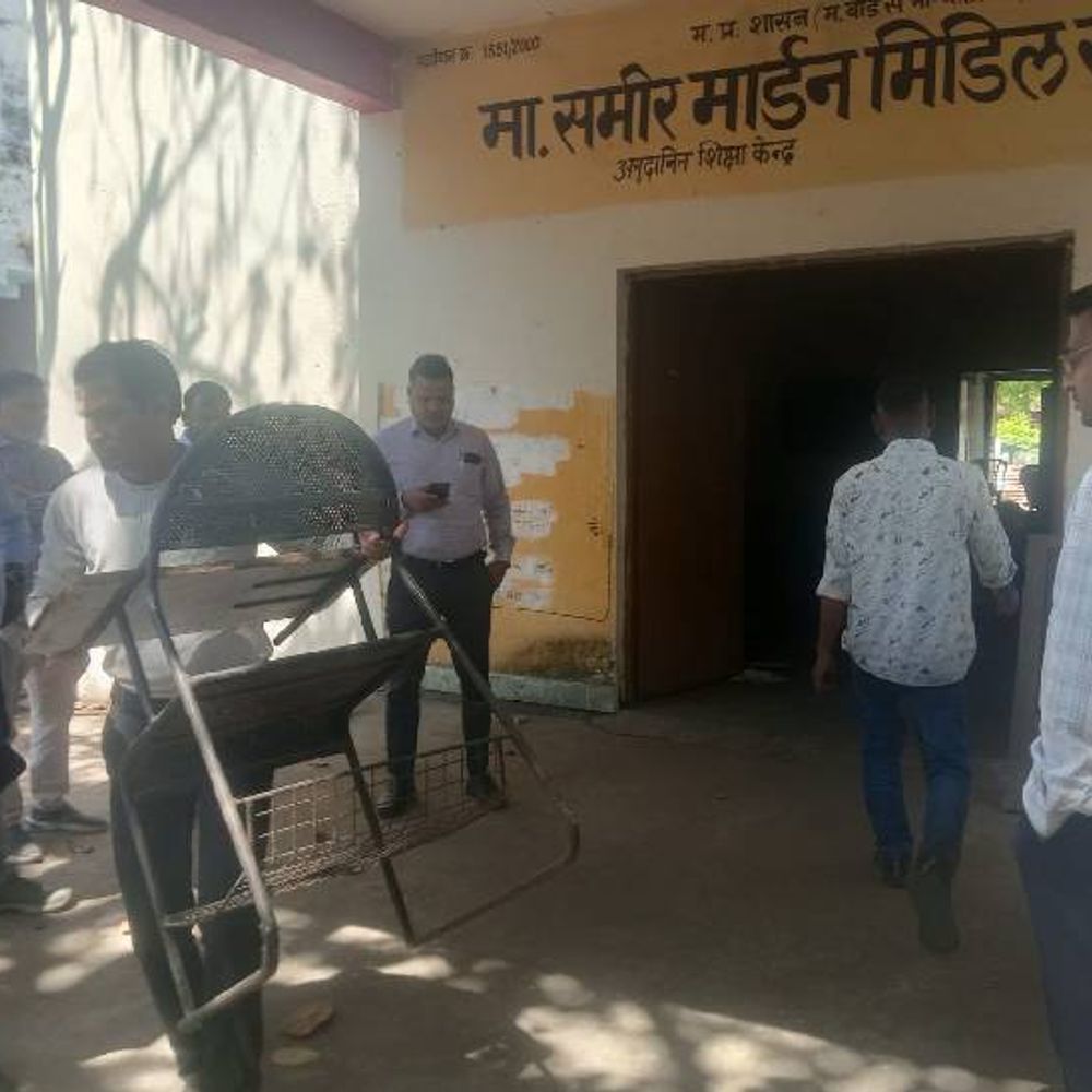 निगम की कार्रवाई: कल्पना नगर कम्यूनिटी हॉल से हटाया कब्जा:मदरसा संचालित होने की शिकायत पर अतिक्रमण हटाकर भवन खाली कराया