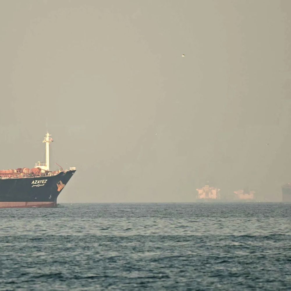 होर्मुज से 24 घंटे में निकले सिर्फ 2 जहाज निकले:दुनिया की 20% तेल सप्लाई रुकी; रक्षा मंत्री बोले- भारत की तेल-गैस सप्लाई पर सीधा असर